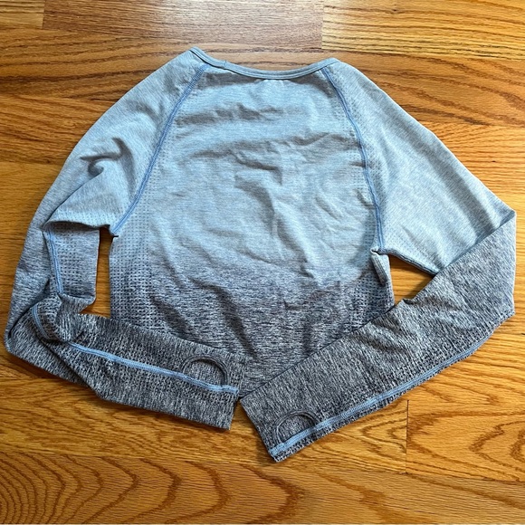 Victoria’s Secret PINK blue gray ombre seamless crop top size medium - Picture 3 of 3